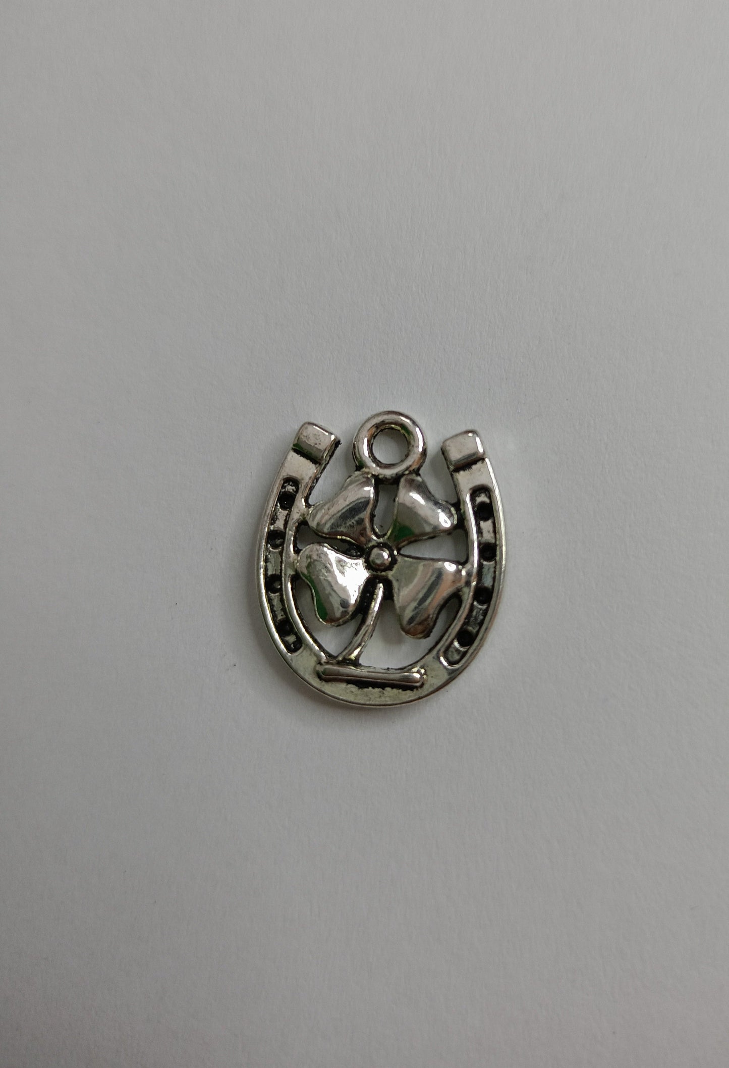 AMULETO HERRADURA con trebol de la suerte AMULETOS