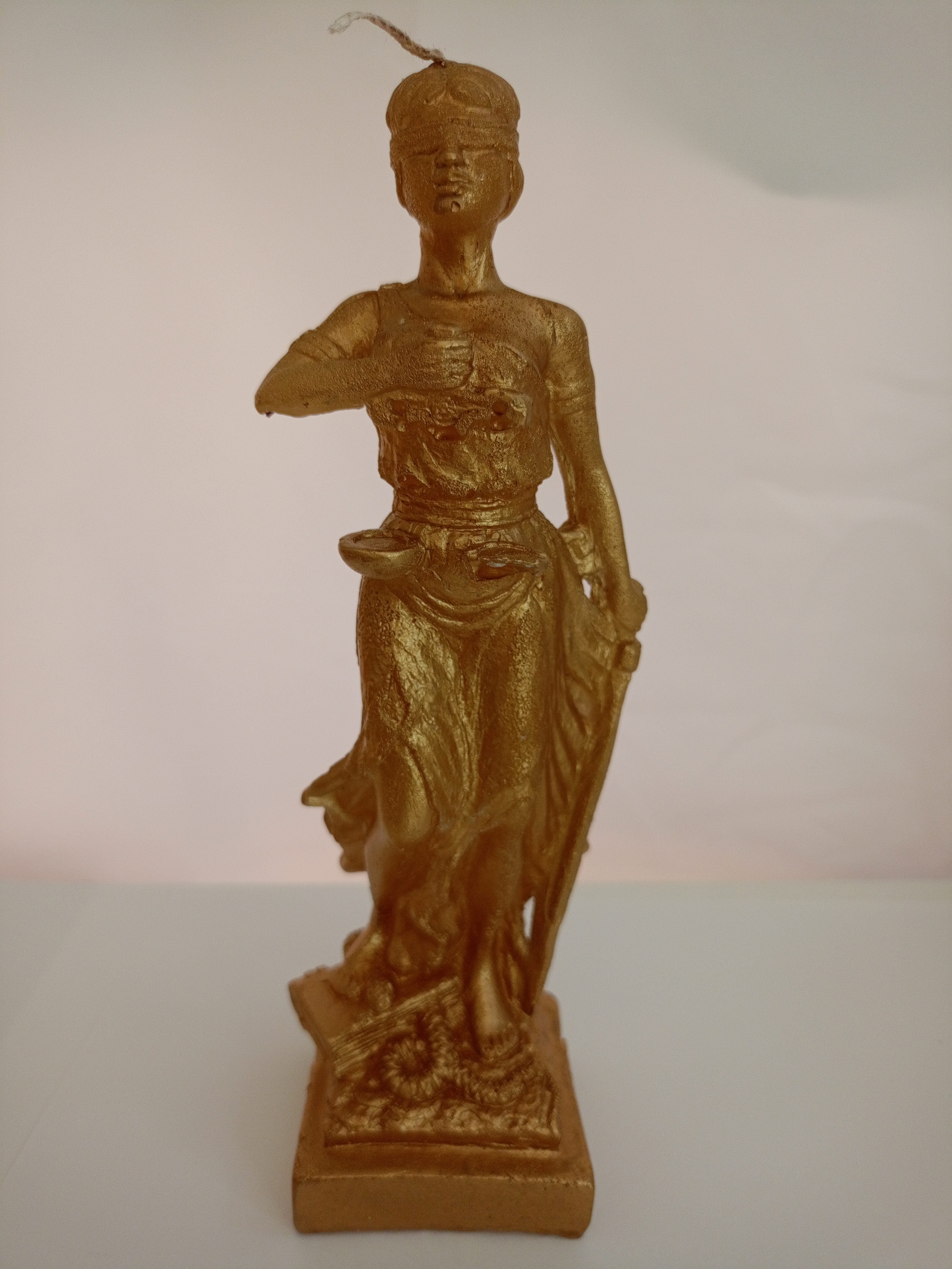 CANDELA DEA DELLA GIUSTIZIA 20 cm 