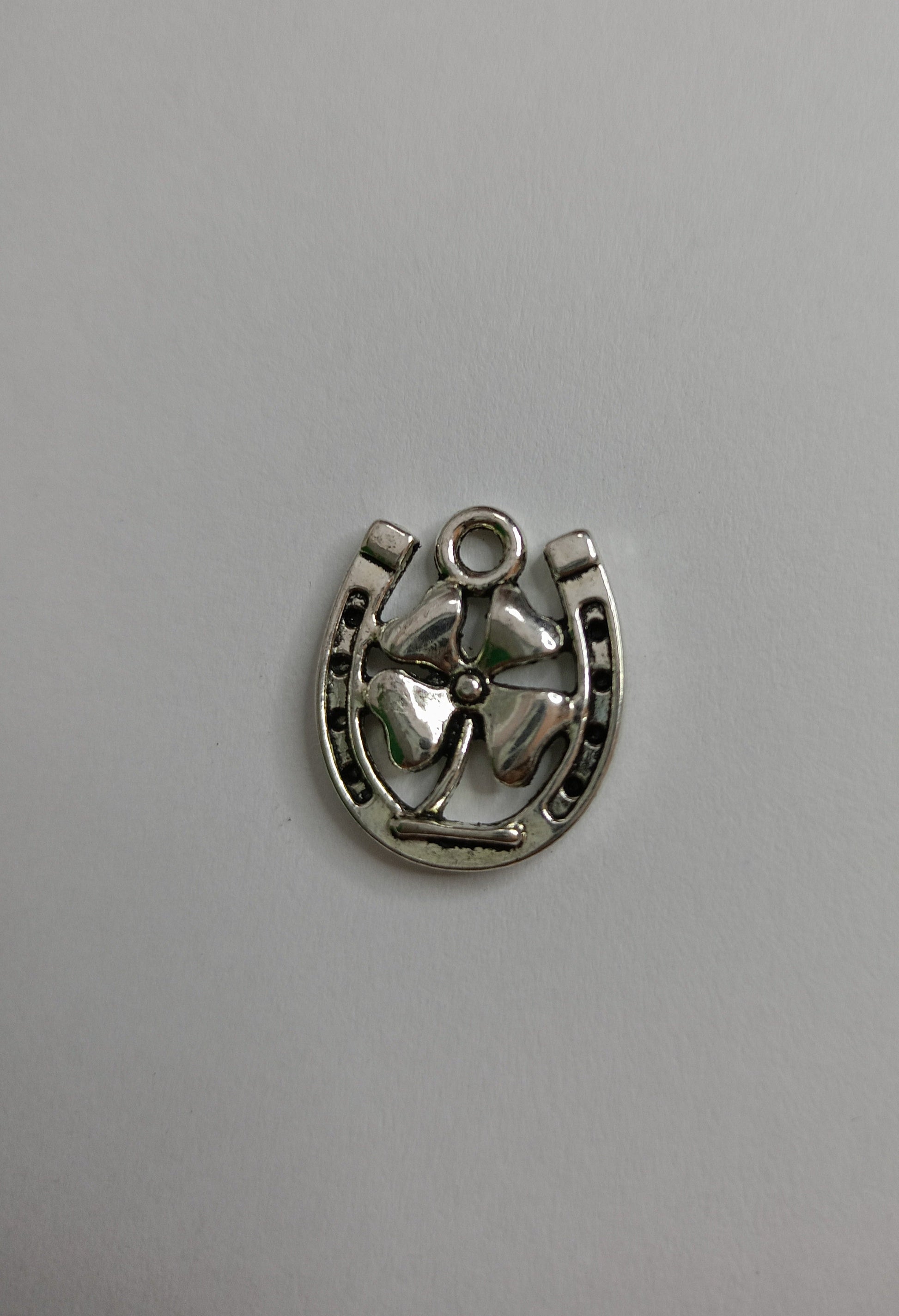 AMULETO HERRADURA con trebol de la suerte AMULETOS